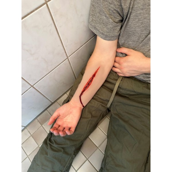 Wound Moulage "Suicide Attempt" – Προσομοίωση Τραύματος Αυτοτραυματισμού